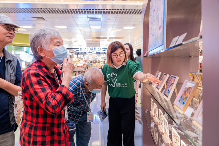 Hang Lung As One volunteer introduces members of the community to the