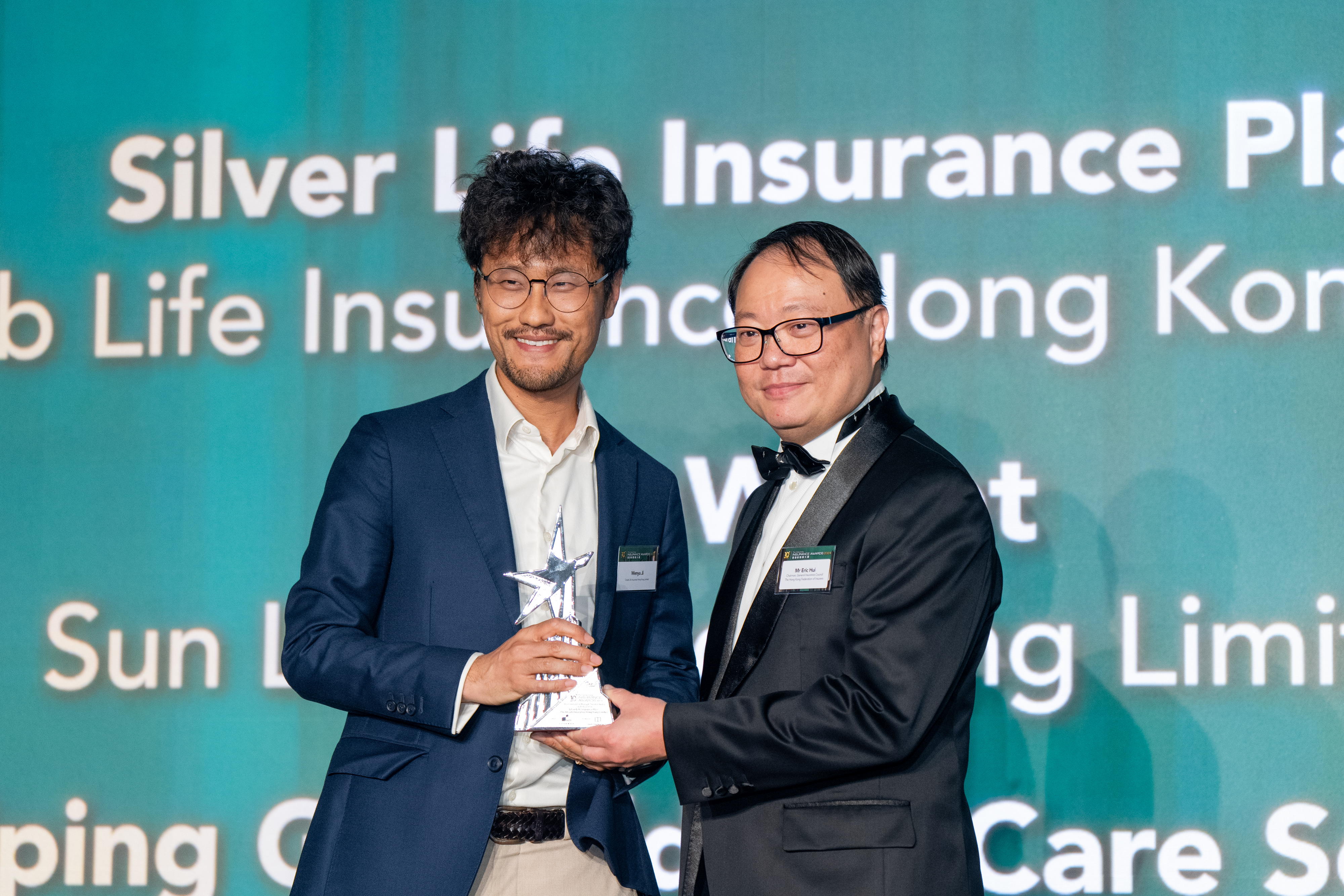 Mr. Wenyu Ji, Chief Customer Proposition Officer and Product Strategy, North Asia, Chubb Life Hong Kong, received the