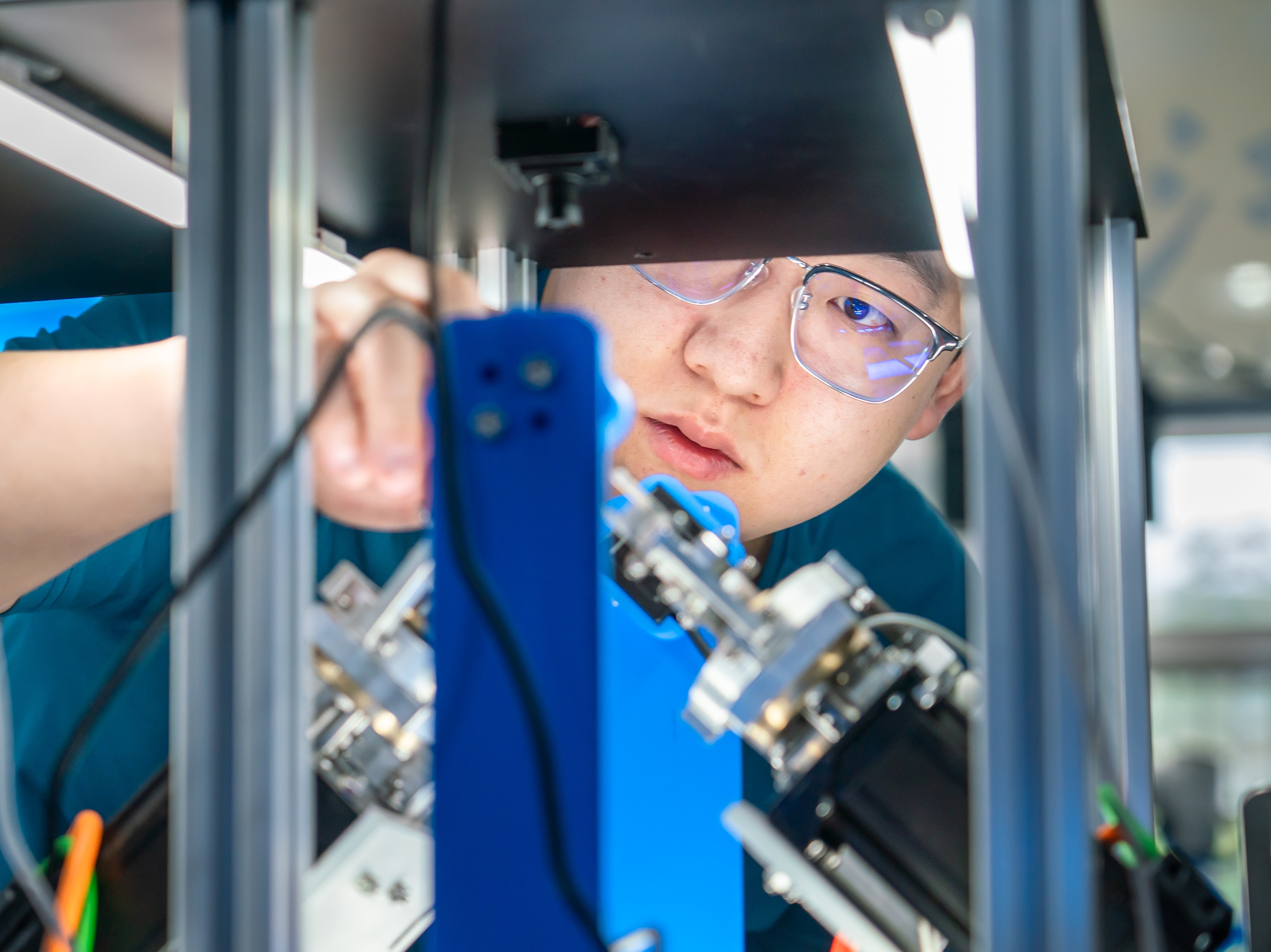Caption: A ZJU student works on robot development at ZJU’s Innovation Practice Base of Robotics and Intelligent Equipment