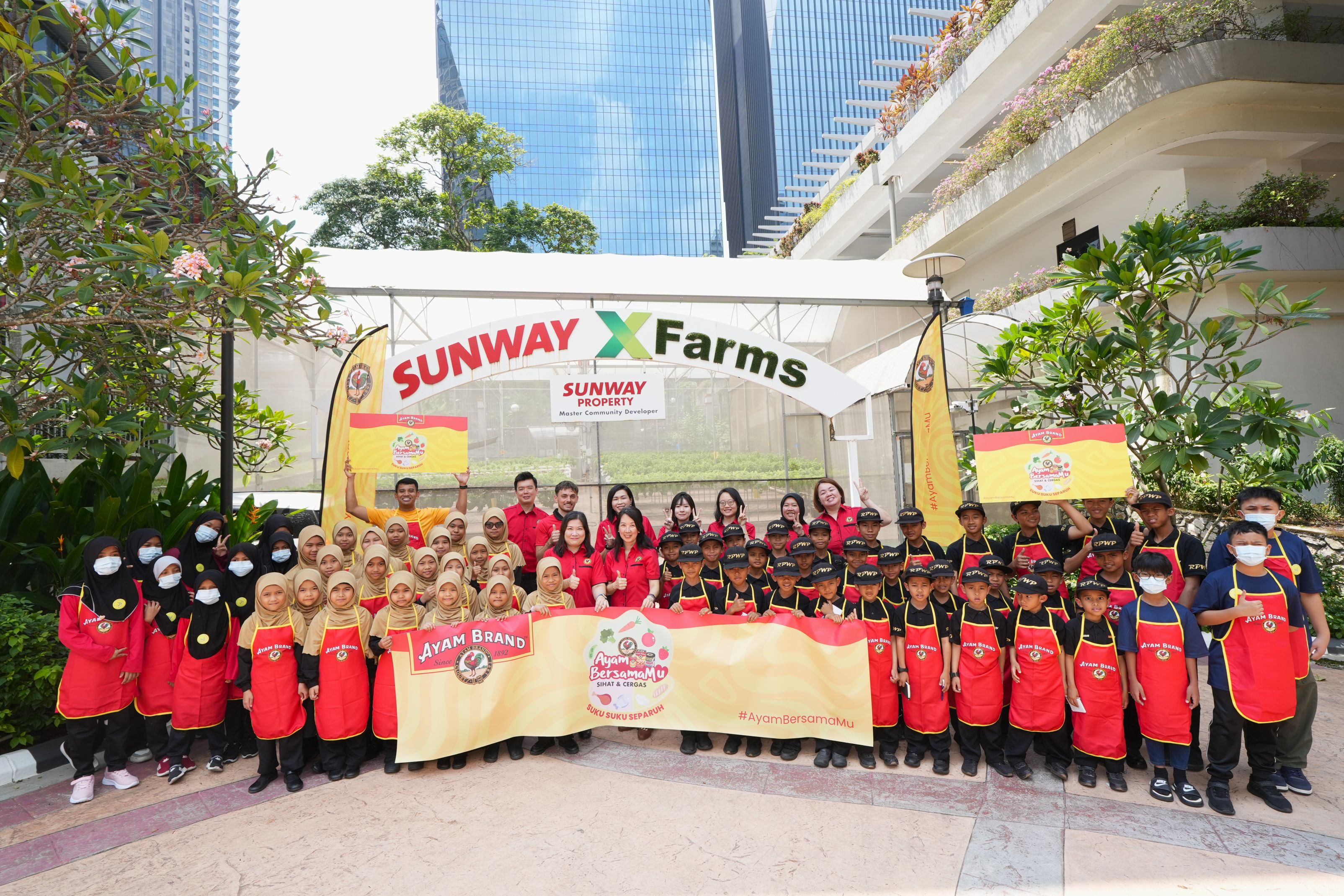 Ayam Brand™ in collaboration with Sunway XFarms brings together 60 children from Rumah Pengasih Warga Prihatin (RPWP) and Rumah Kebajikan & Anak Yatim Darul Najjah (An Najjah) for a day of experiential learning focused on healthy eating, sustainable farming, with fun, interactive activities