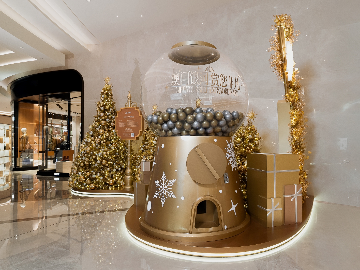 “Gift Yourself Extraordinary” this festive season by shopping at Galaxy Promenade, spending MOP8,000 or more to join the lucky draw at the giant Gacha machine at Promenade Central for chances to win dining and shopping vouchers for a more rewarding festive season.