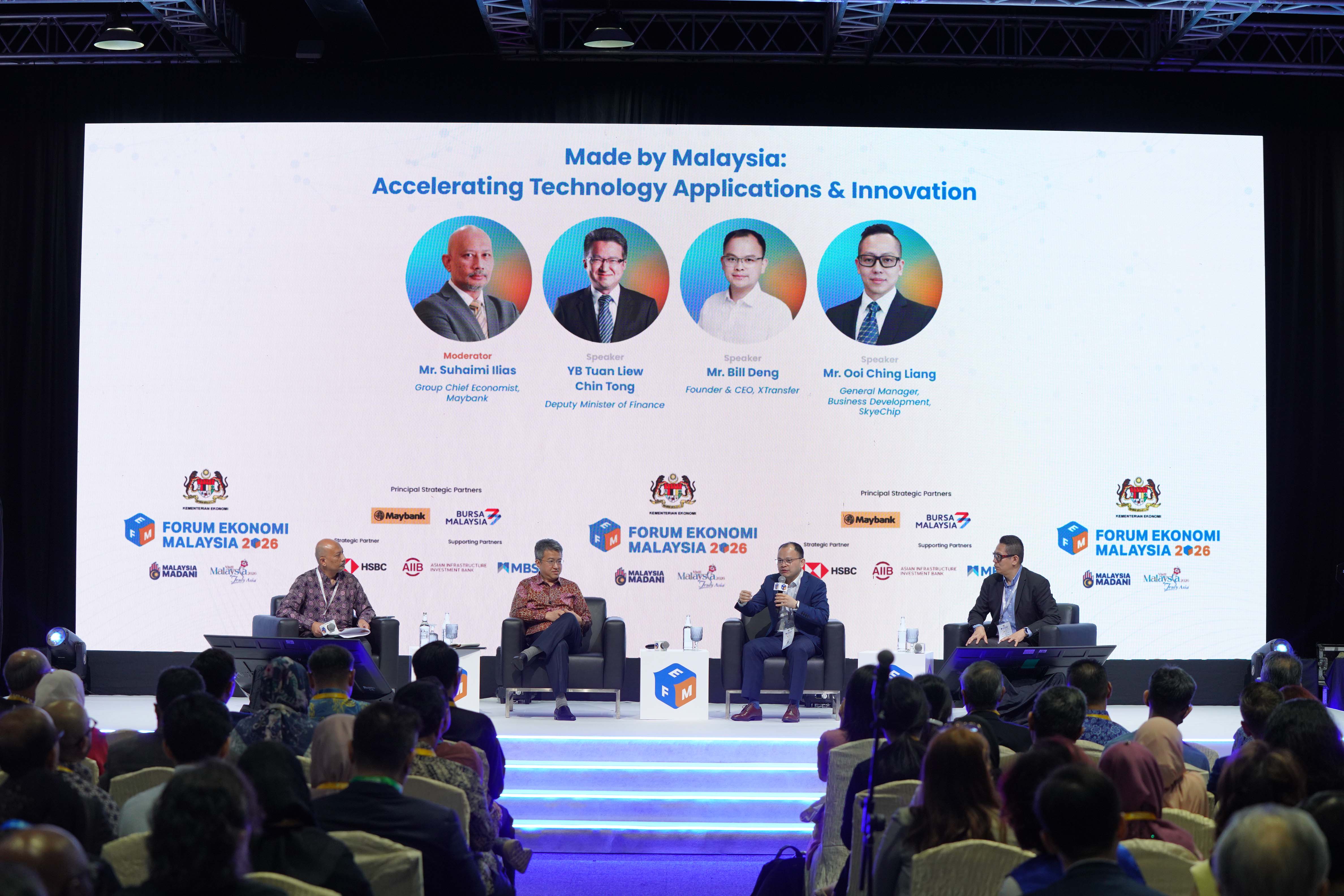 Bill Deng (second from the right), Founder and CEO of XTransfer, joins as a speaker at Forum Ekonomi Malaysia 2026.