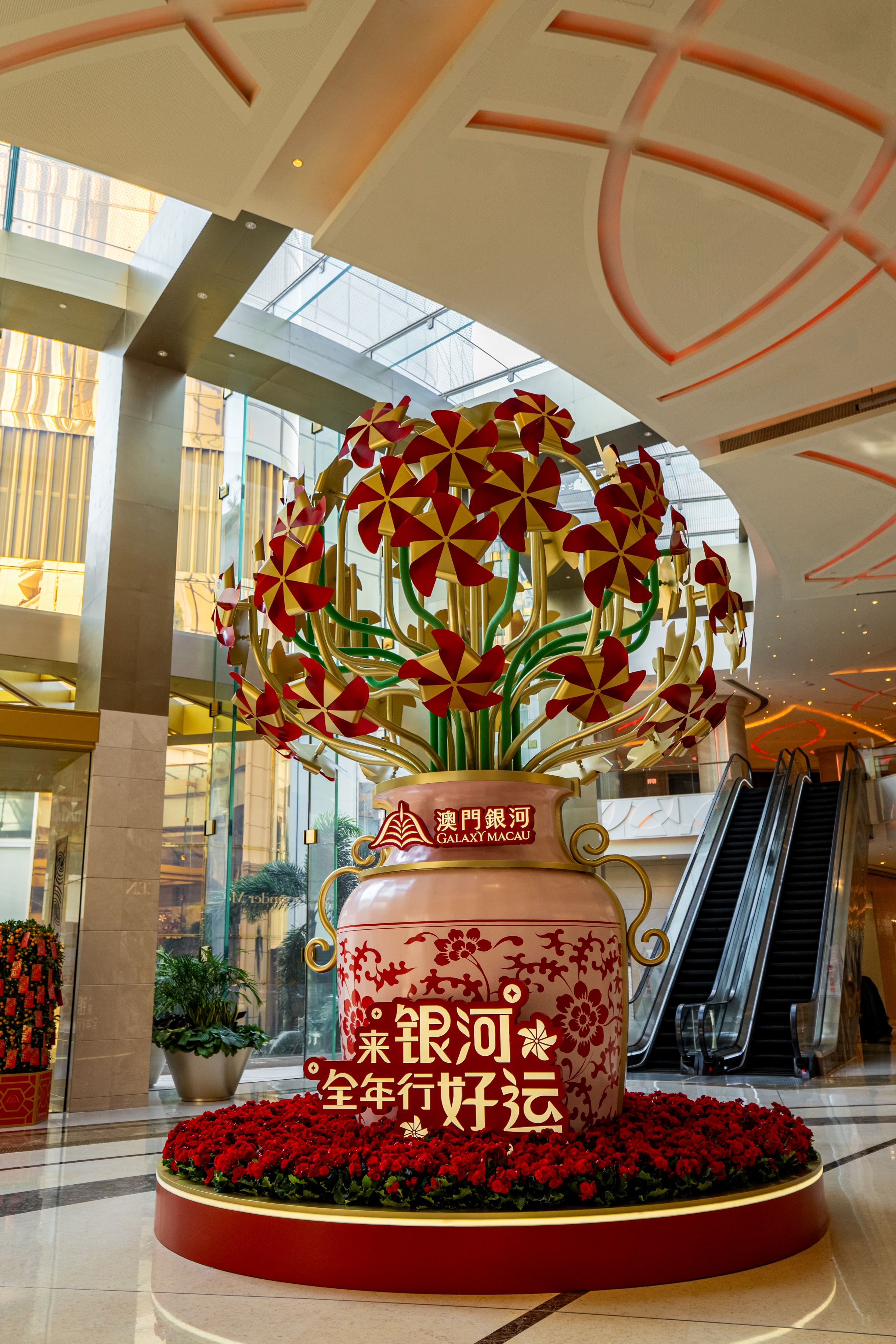 This Chinese New Year, spin the lucky windmills at Galaxy Macau to wish for fortune and health, while enjoying the wondrous array of privileges across the award-winning luxury resort.