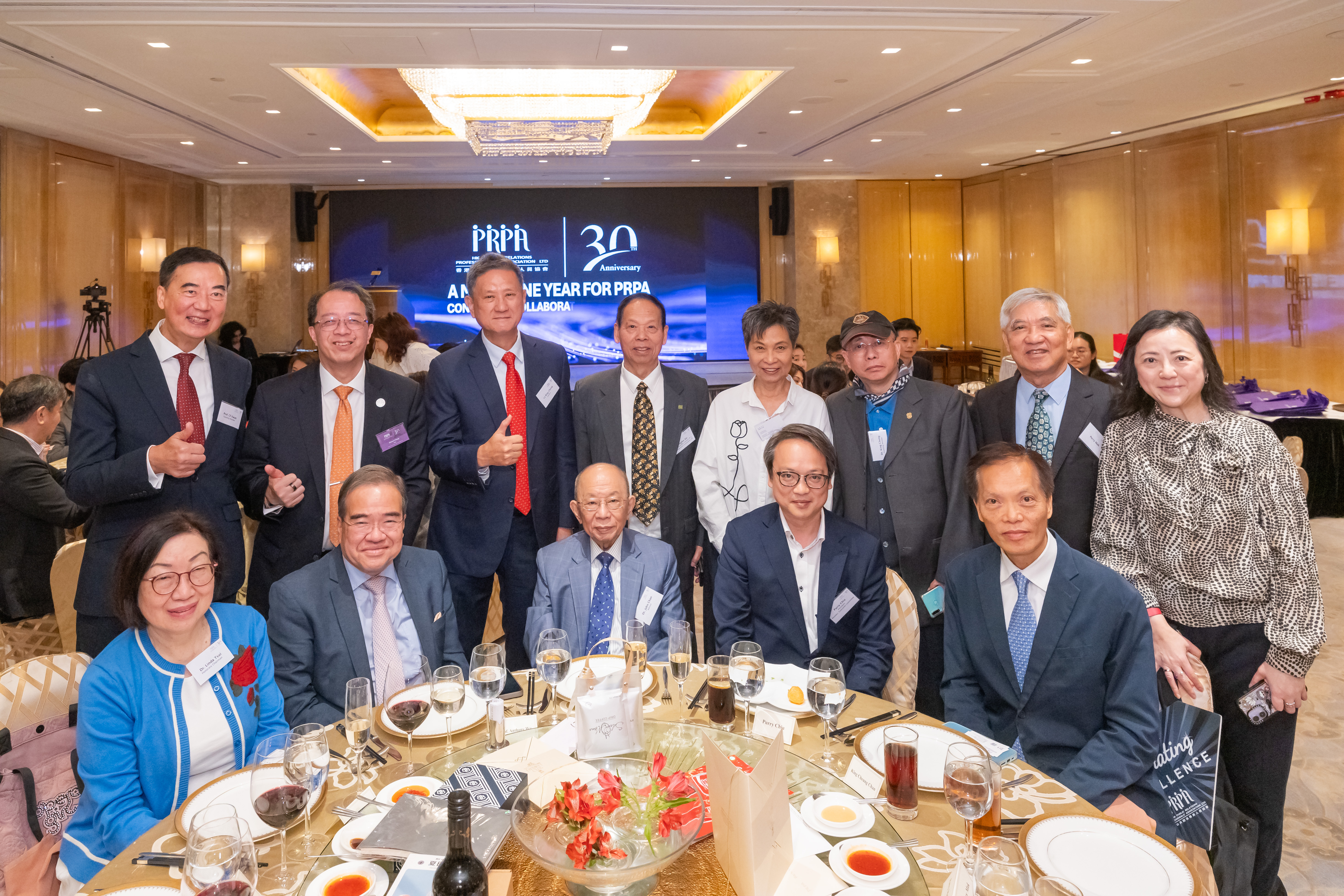 Heavyweight guests gathered at the Hong Kong Public Relations Professionals’ Association Annual General Meeting Dinner. (Seated from left to right: Dr Linda Tsui, Professor Anthony Wu, Dr John Chan, Mr Purry Chiu, Mr Chan King Cheung; Back row from left to right: Prof CF Kwan, Mr Richard Tsang, Mr BC Lo, Mr Xie Jinfen, Ms Miranda Leung, Mr King Cheng, Mr Perry Mak, Ms Agnes Hui)
