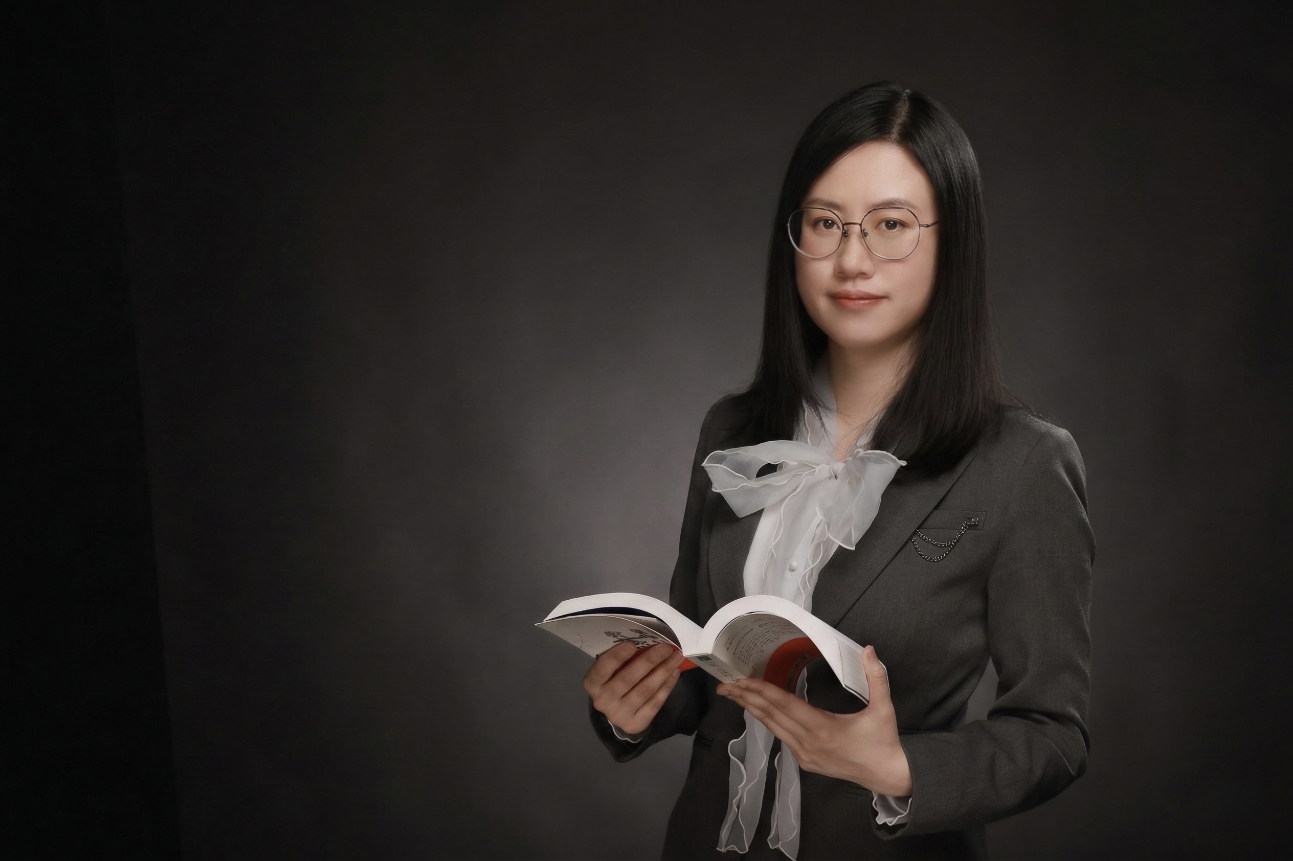 Ling Sia (佘艾靈), founder of