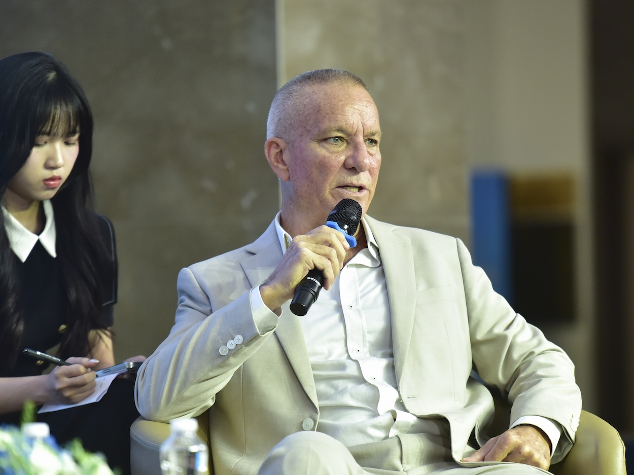 Troy Griffiths, Deputy Managing Director of Savills Vietnam, underscored Vietnam’s growing prominence in Asia’s competitive investment landscape at the forum “Foreign Capital Inflows – Opportunities for Vietnam’s Real Estate Market”.